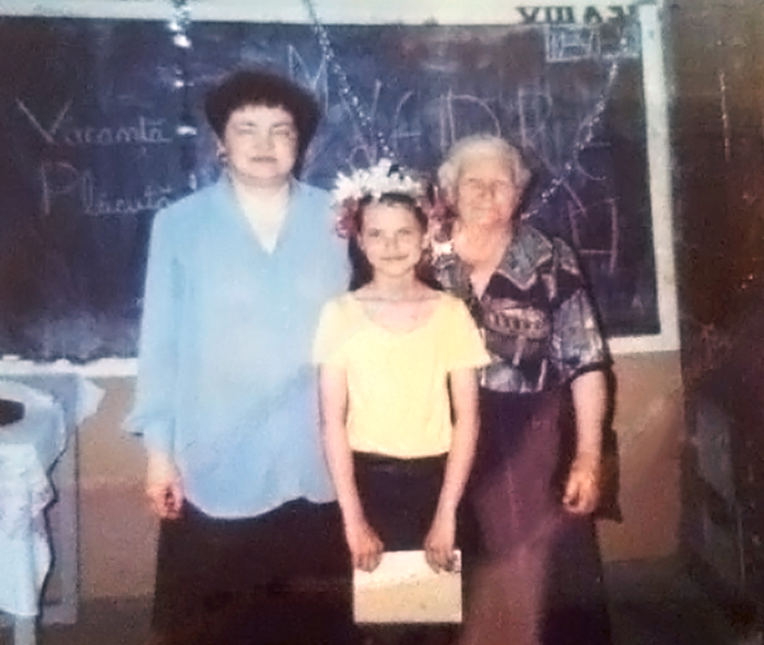 Ruxandra-radulescu-child An old photo of Ruxandra Radulescu as a child with her family